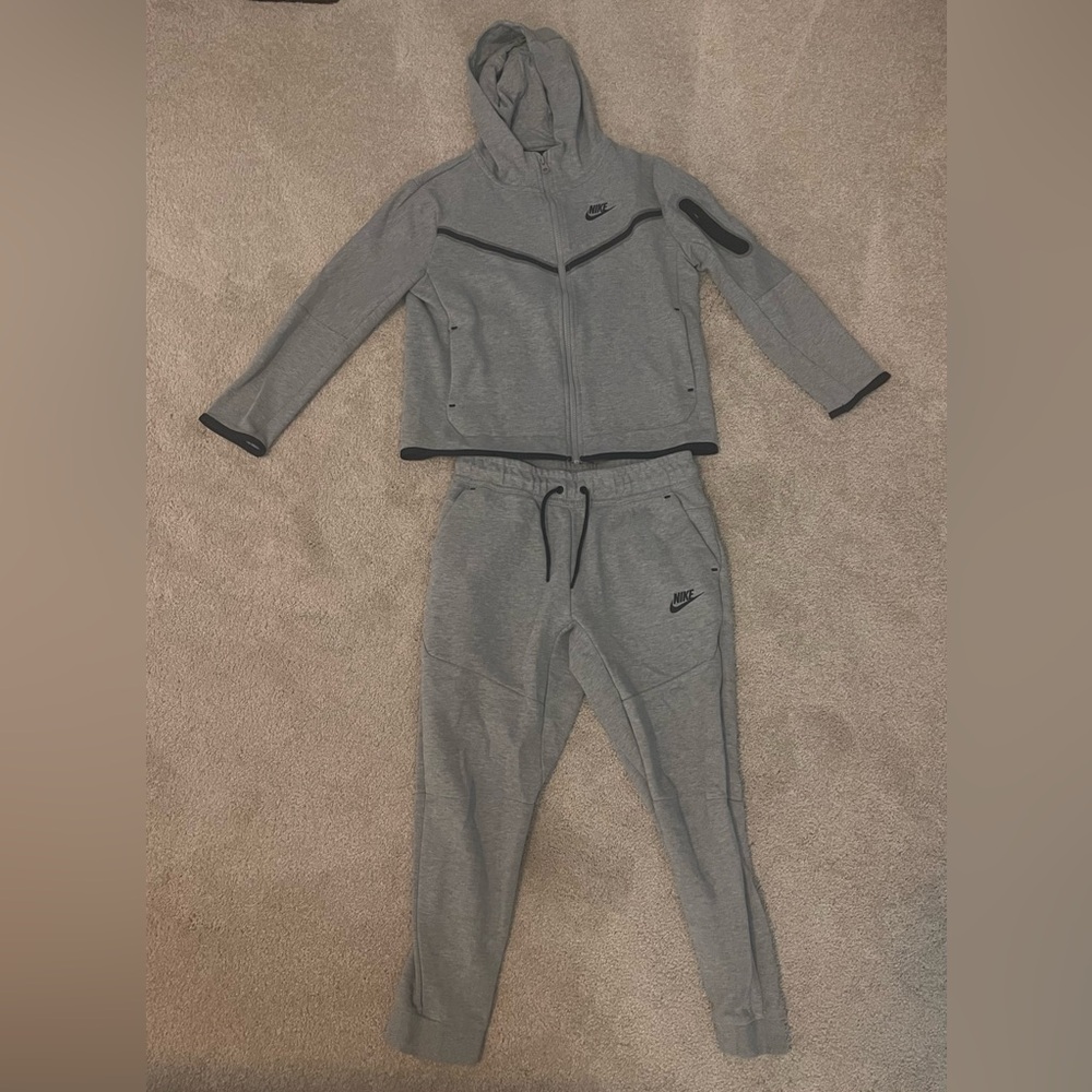 Boys Nike Tech jacket and pants